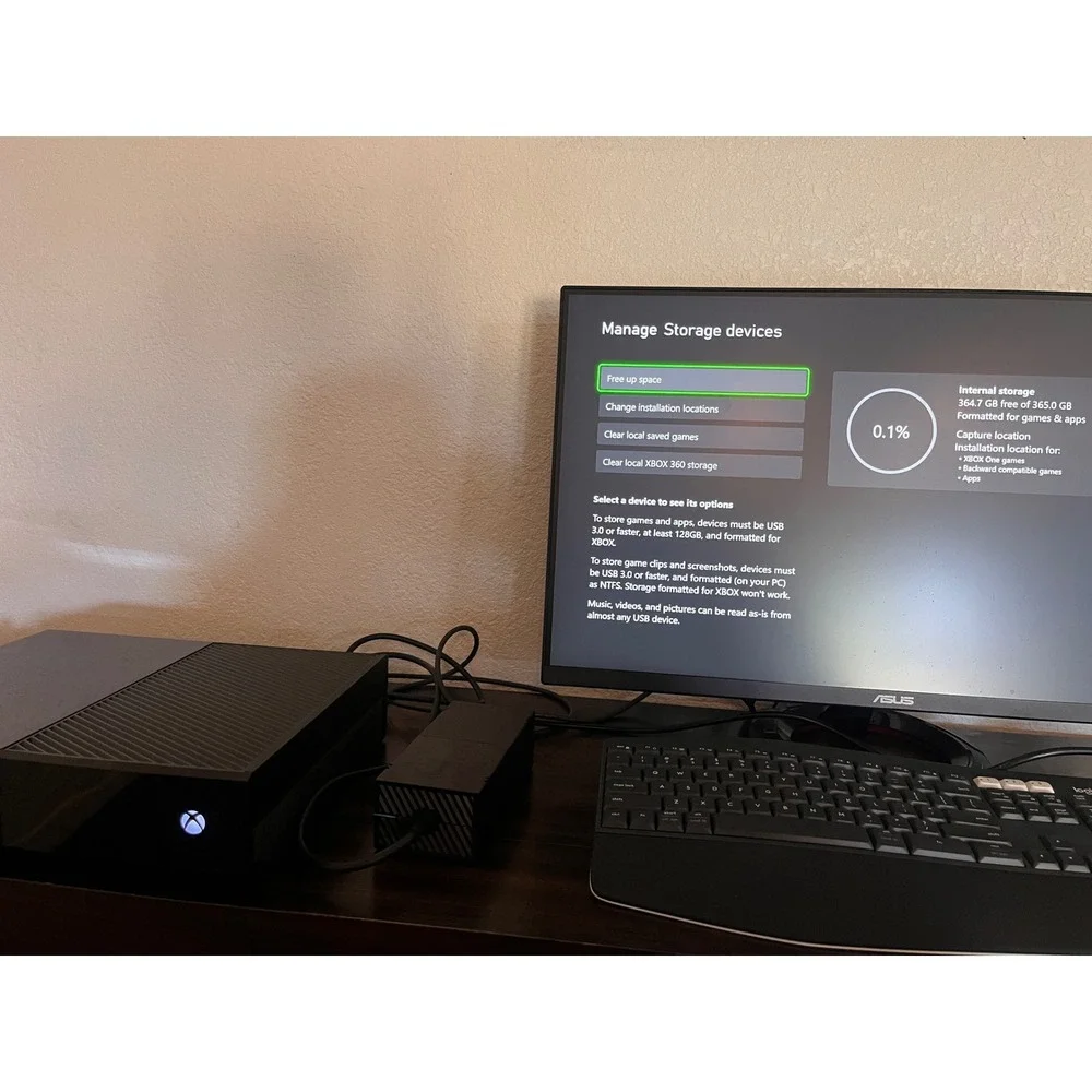 Microsoft Xbox One Console Holiday Bundle 2 Controllers 5 Assassin's Creed Games